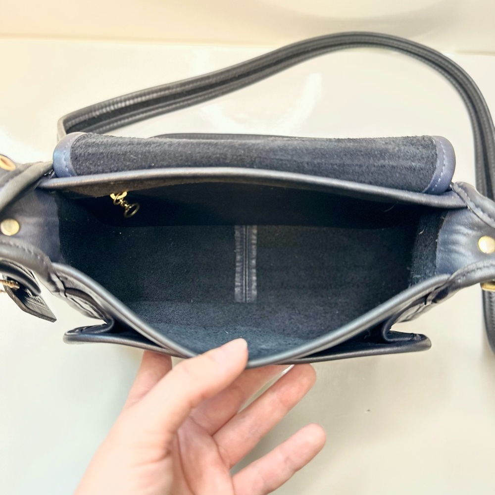 ✅Sold✅ Vintage Costa Rica Coach Rambler Legacy Navy Leather Crossbody - Picture 13 of 15